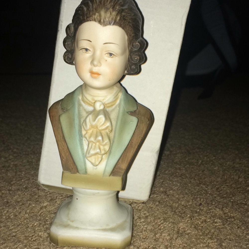 Figurines